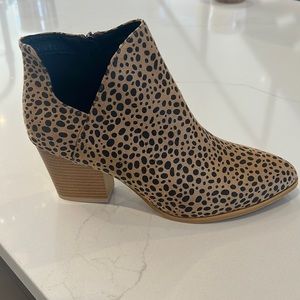 Leopard print booties!